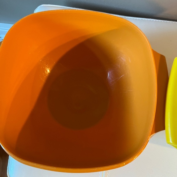 Vintage Tupperware Yellow and Orange Kitchen Bowl Set with Lids - Picture 5 of 9